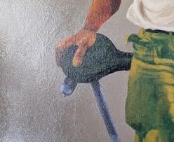 Detail of the hand resting on the bicycle seat and the white shirt.